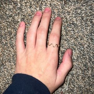Handmade wavy wire ring, size 8.5